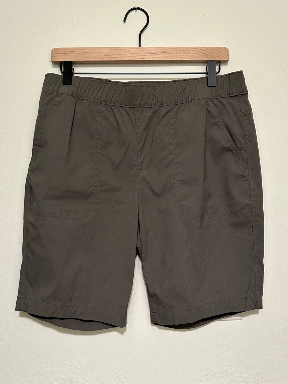 Eddie Bauer Horizon pull-on Bermuda Shorts in Olive 10